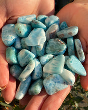 Ladda upp bild till gallerivisning, Larimar, Trumlad